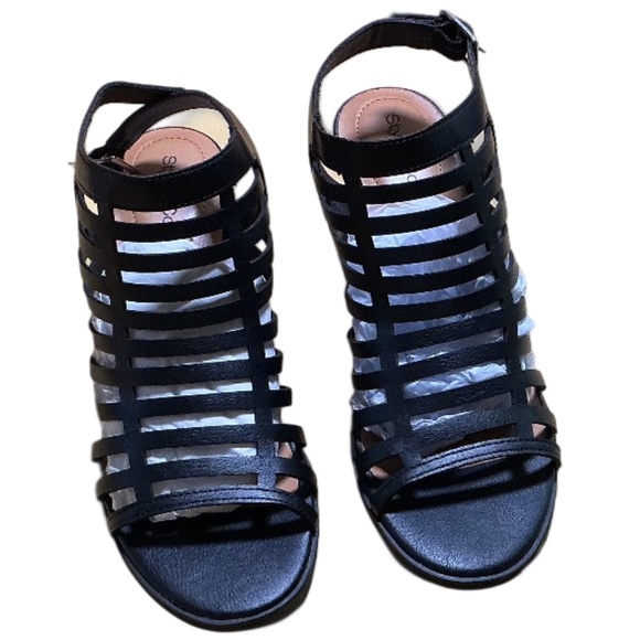 Style & Co. Black Strappy Low Heels, Sexy, Open-Toe, Size 6.5, New - Picture 6 of 9